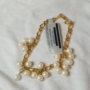 Vintage Sarah Coventry gold tone faux pearl Necklace and bracelet set.